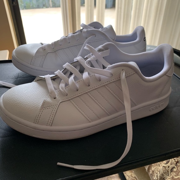 Men’s 8.5 ADIEASE Shoes - Picture 3 of 12